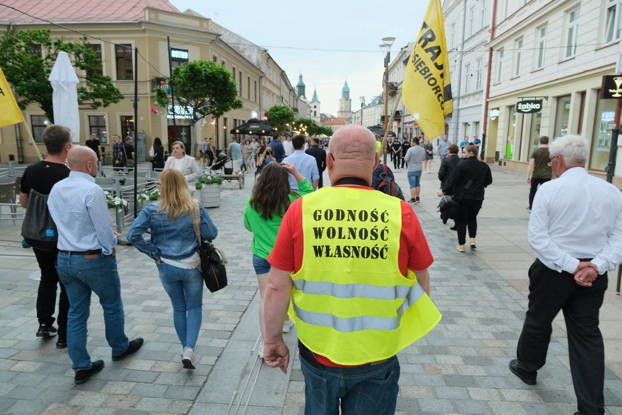  Skromny Strajk przedsiębiorców w Lublinie (zdjęcie 1) - Autor: Maciej Kaczanowski