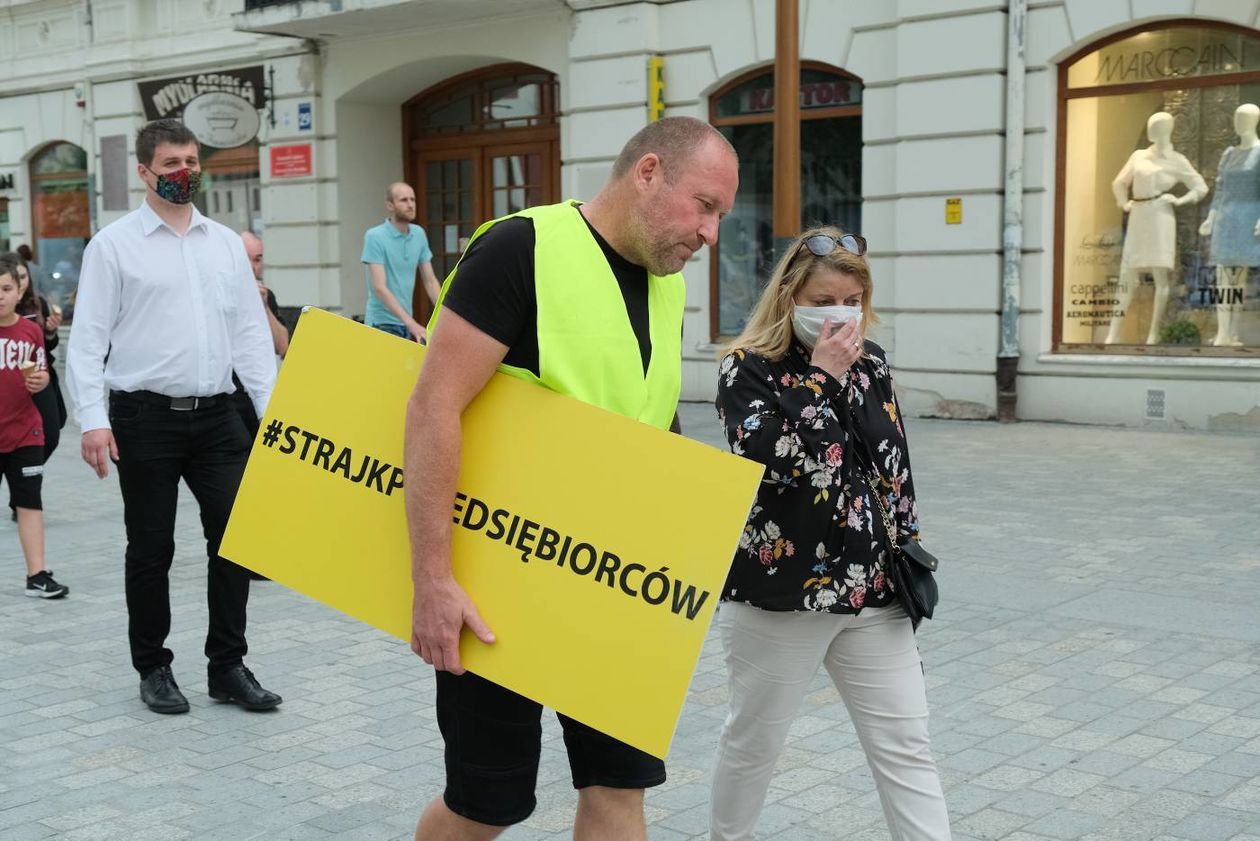  Skromny Strajk przedsiębiorców w Lublinie (zdjęcie 1) - Autor: Maciej Kaczanowski