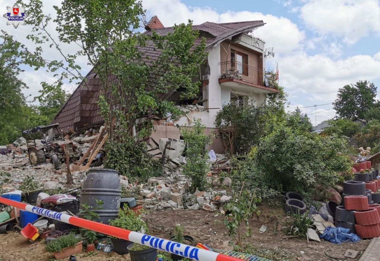  Wybuch gazu w Chodlu. Policyjne oględziny (zdjęcie 1) - Autor: Lubelska Policja