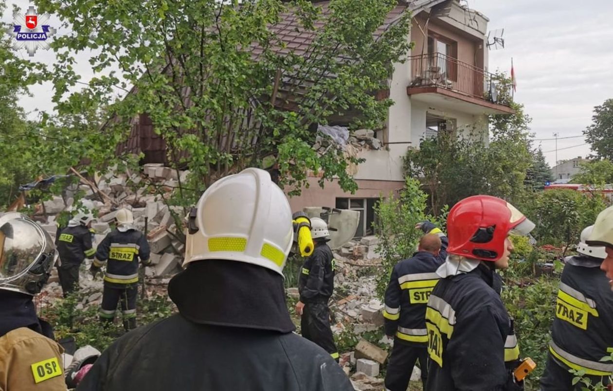  Wybuch gazu w Chodlu. Policyjne oględziny (zdjęcie 1) - Autor: Lubelska Policja