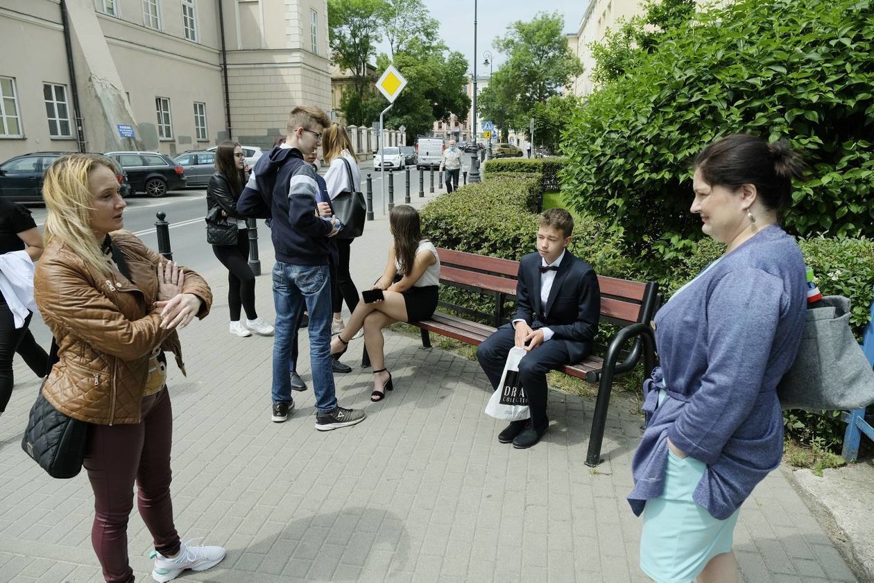  Uczniowie ze Szkoly Podstawowej nr 24 po egzaminie ośmioklasisty z języka polskiego (zdjęcie 1) - Autor: Maciej Kaczanowski