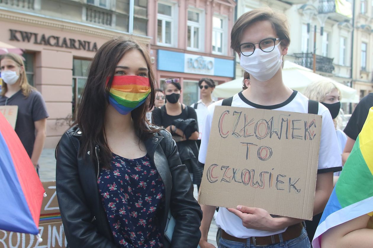  Manifestacja osób LGBT przed lubelskim ratuszem (zdjęcie 1) - Autor: Piotr Michalski