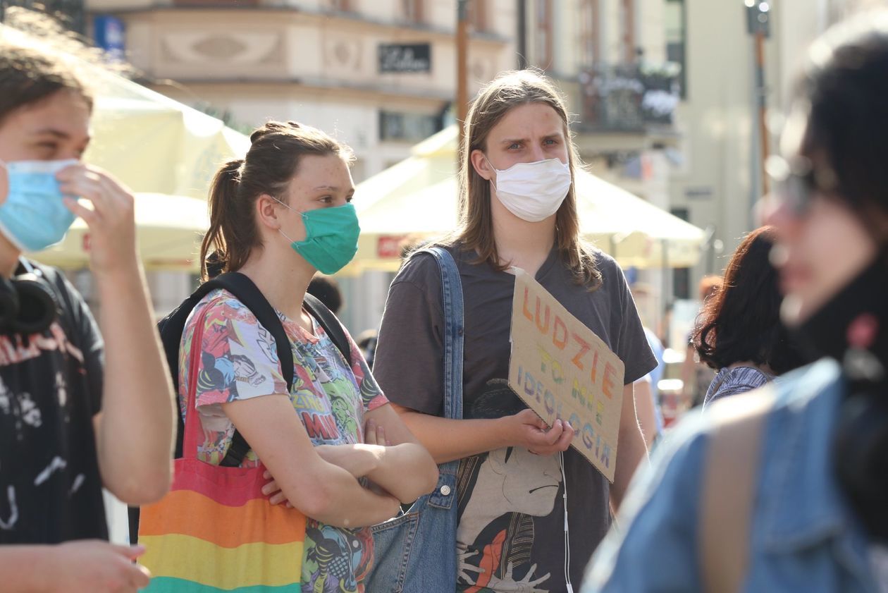  Manifestacja osób LGBT przed lubelskim ratuszem (zdjęcie 1) - Autor: Piotr Michalski