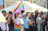 Manifestacja osób LGBT przed lubelskim ratuszem (zdjęcie 2)
