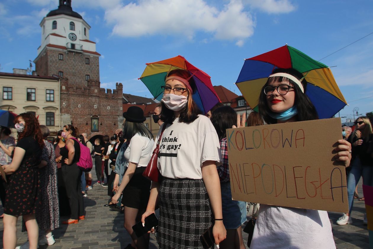  Manifestacja osób LGBT przed lubelskim ratuszem (zdjęcie 1) - Autor: Piotr Michalski