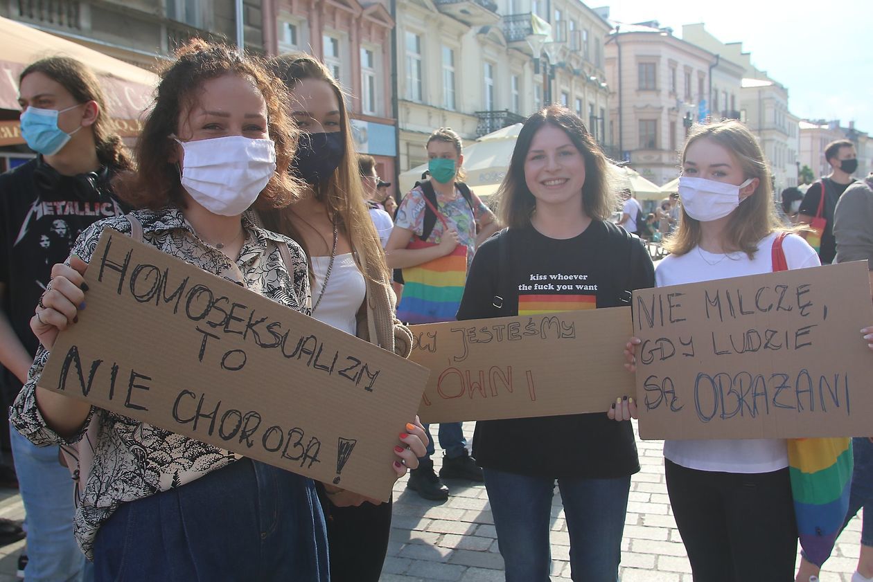  Manifestacja osób LGBT przed lubelskim ratuszem (zdjęcie 1) - Autor: Piotr Michalski