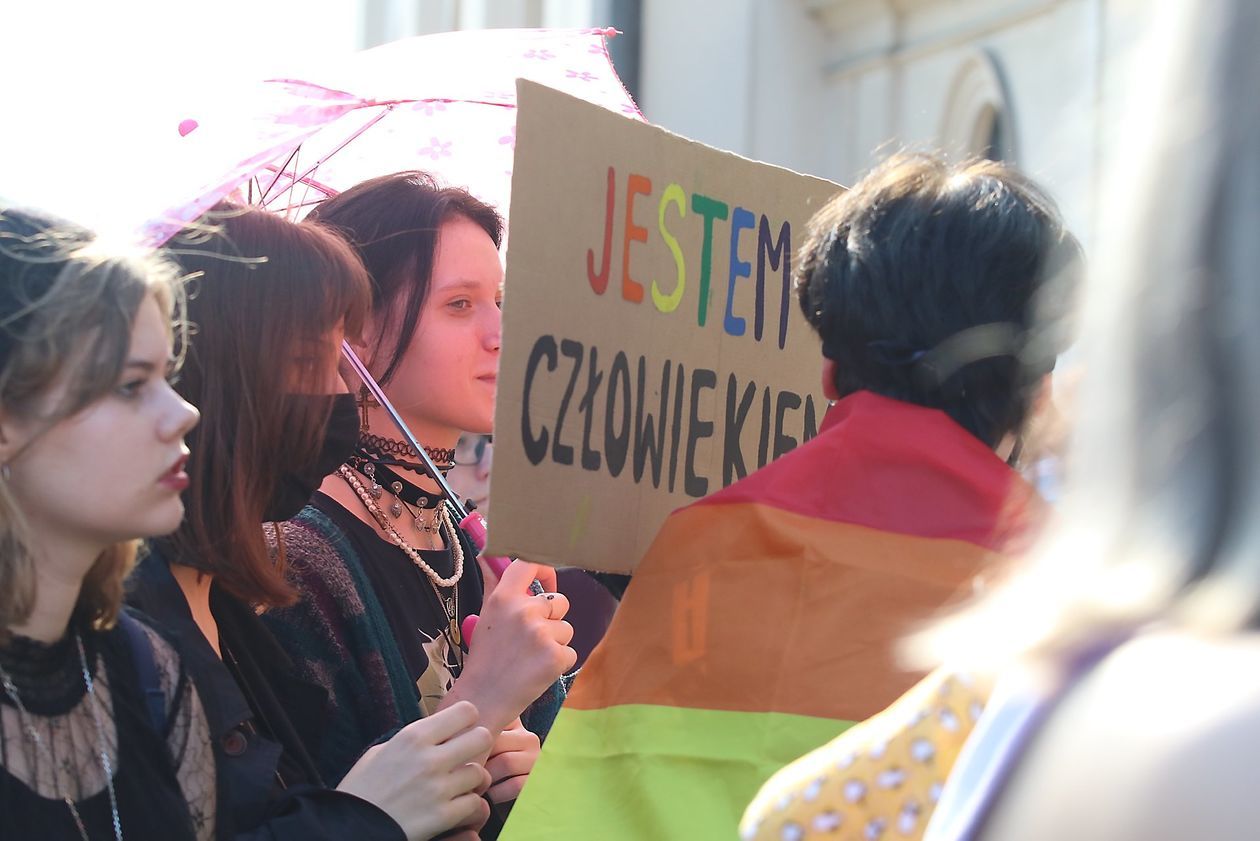  Manifestacja osób LGBT przed lubelskim ratuszem (zdjęcie 1) - Autor: Piotr Michalski