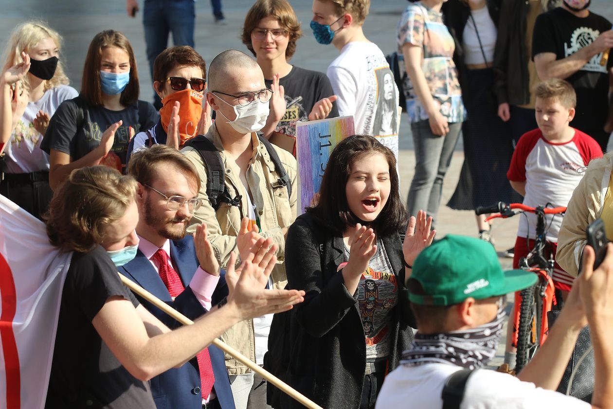  Manifestacja osób LGBT przed lubelskim ratuszem (zdjęcie 1) - Autor: Piotr Michalski