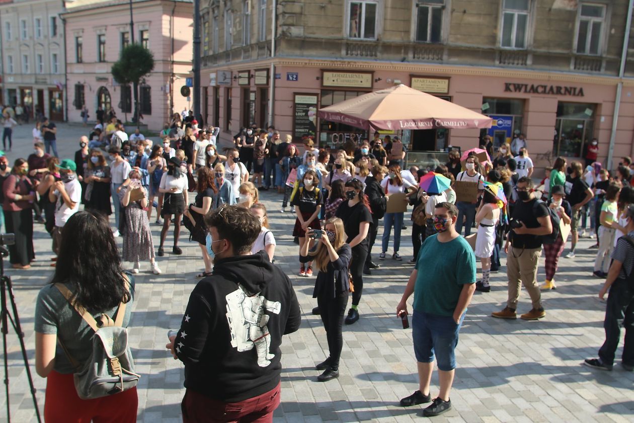  Manifestacja osób LGBT przed lubelskim ratuszem (zdjęcie 1) - Autor: Piotr Michalski