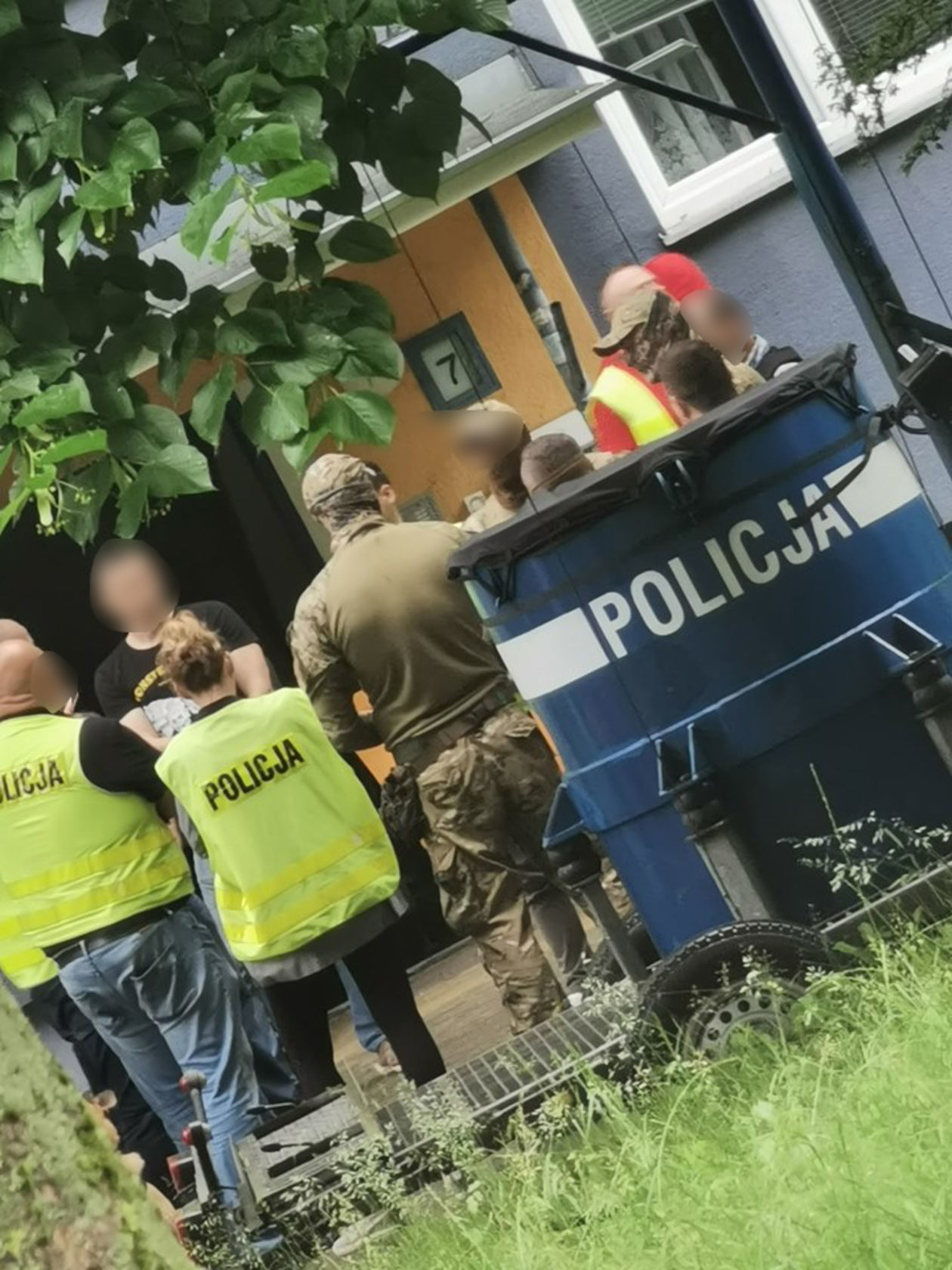  Ewakuacja w bloku na LSM (zdjęcie 1) - Autor: Daniel Dziedzic