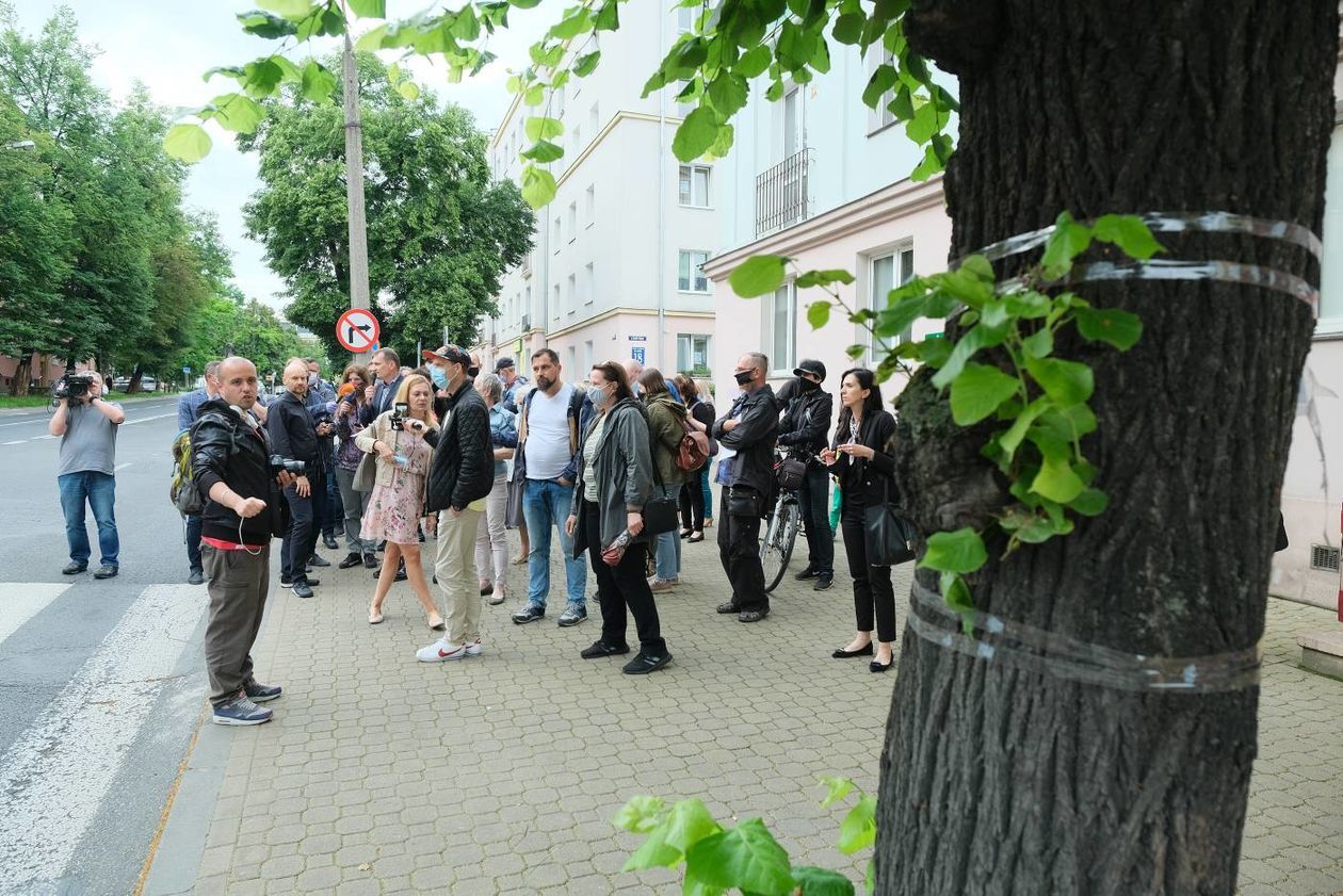  Wizja lokalna obrońców drzew na ul. Lipowej (zdjęcie 1) - Autor: Maciej Kaczanowski