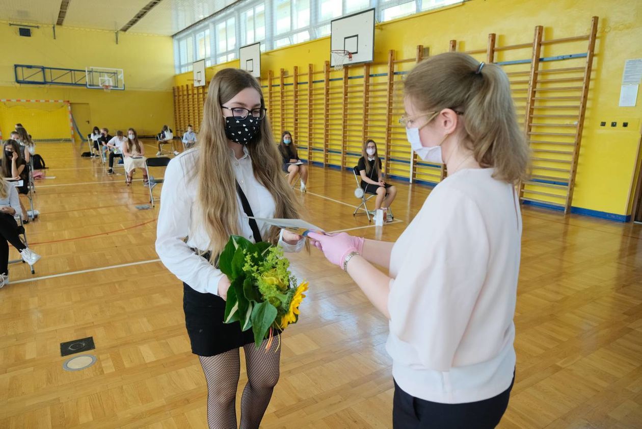  Zakończenie roku szkolnego w SP nr 16 klasa 6c (zdjęcie 1) - Autor: Maciej Kaczanowski