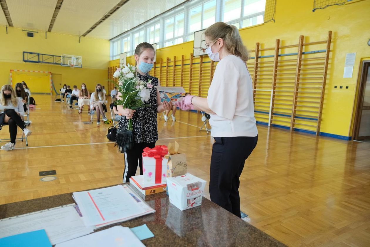  Zakończenie roku szkolnego w SP nr 16 klasa 6c (zdjęcie 1) - Autor: Maciej Kaczanowski