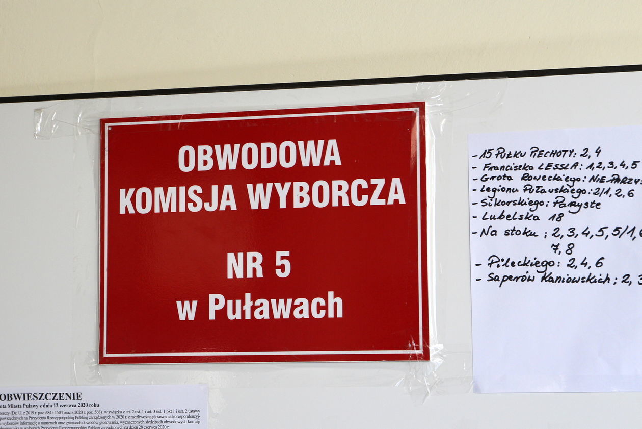  Wybory prezydenckie 2020. Głosowanie w Puławach (zdjęcie 1) - Autor: Radosław Szczęch