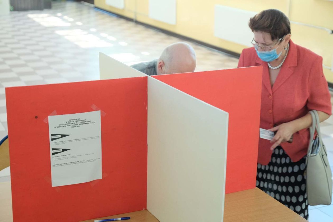  Wybory prezydenckie w Lublinie. OKW nr 126, 124 i 6 (zdjęcie 1) - Autor: Maciej Kaczanowski