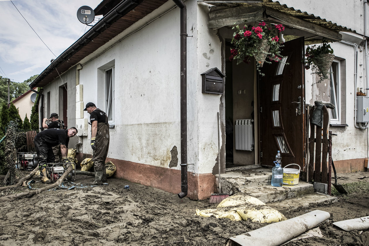  Katastrofalne skutki powodzi na Podkarpaciu  (zdjęcie 1) - Autor: Jacek Szydłowski 