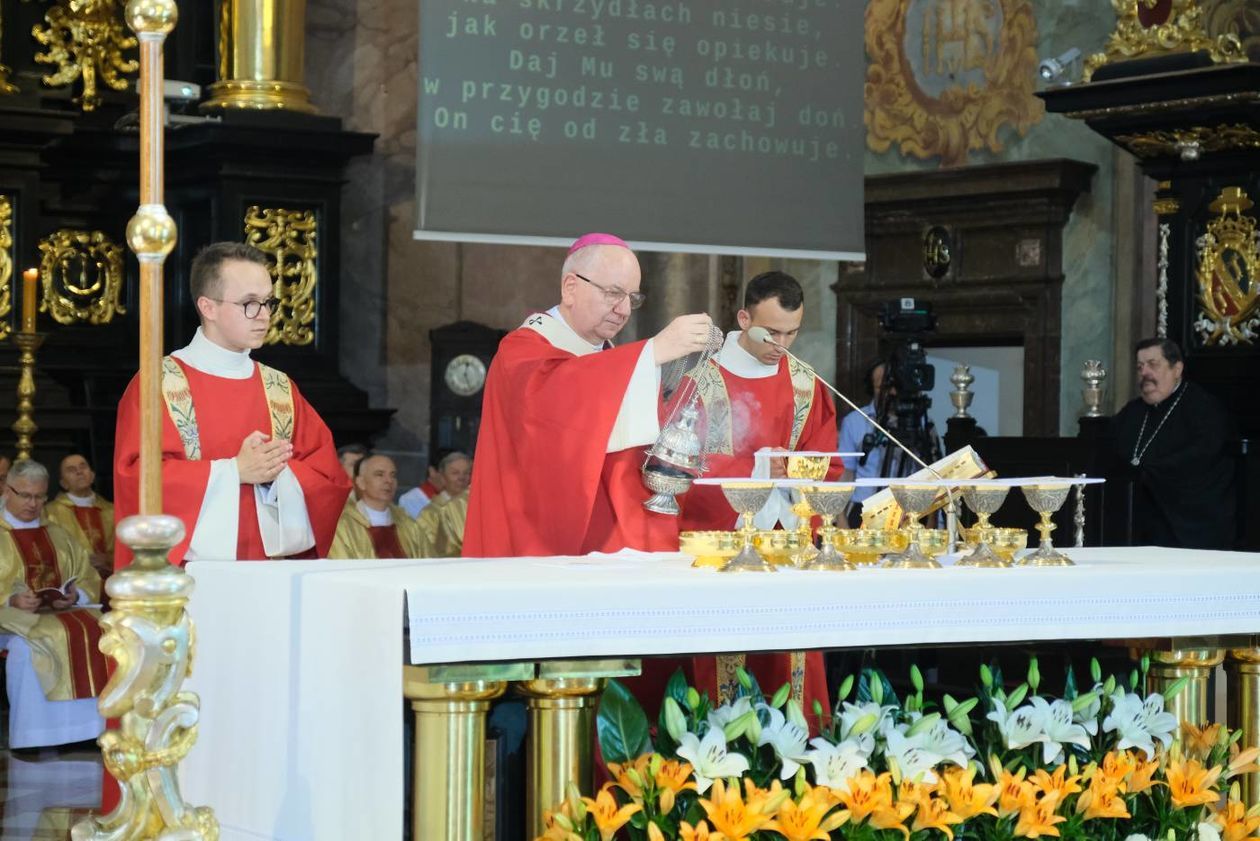  Święcenia nowego biskupa pomocniczego ks. Adama Baba (zdjęcie 1) - Autor: Maciej Kaczanowski