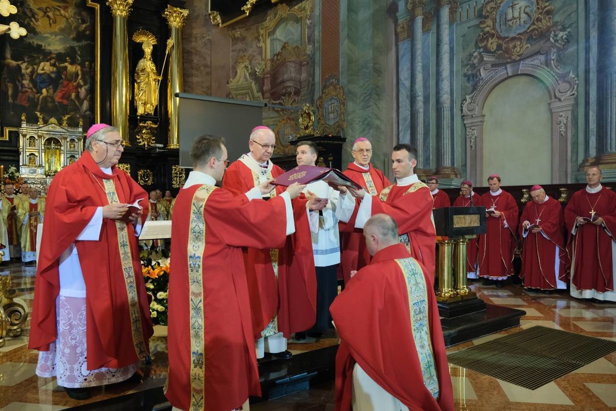  Święcenia nowego biskupa pomocniczego ks. Adama Baba (zdjęcie 1) - Autor: Maciej Kaczanowski