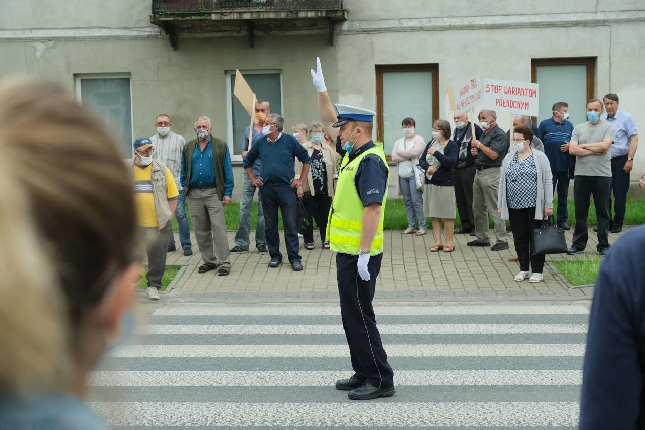  Protest mieszkańców w Janowie Lubelskim (zdjęcie 1) - Autor: Maciej Kaczanowski