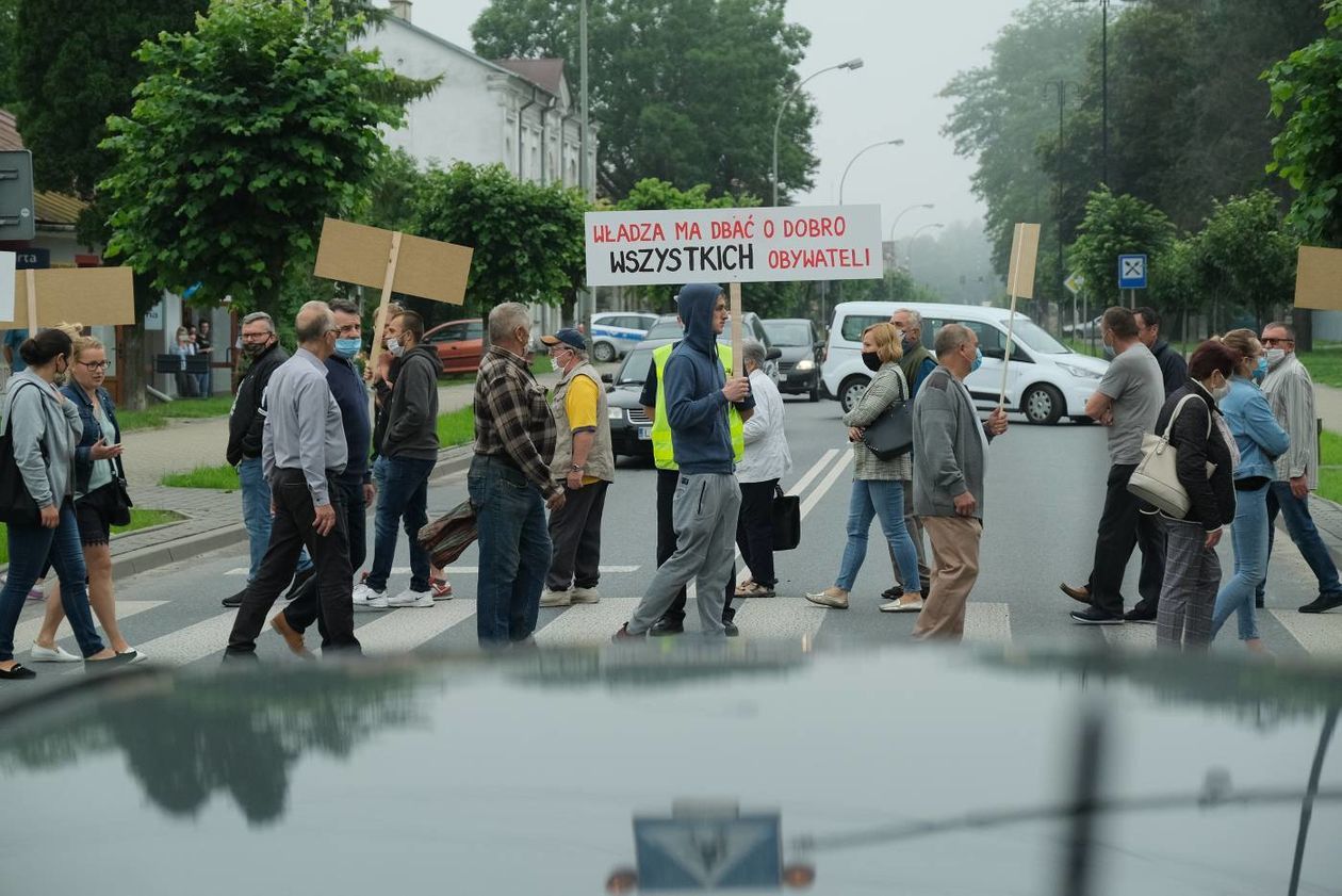  Protest mieszkańców w Janowie Lubelskim (zdjęcie 1) - Autor: Maciej Kaczanowski