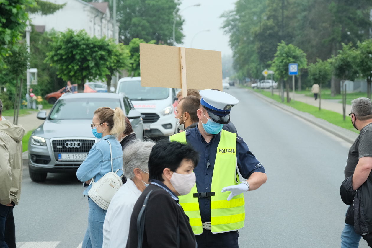  Protest mieszkańców w Janowie Lubelskim (zdjęcie 1) - Autor: Maciej Kaczanowski