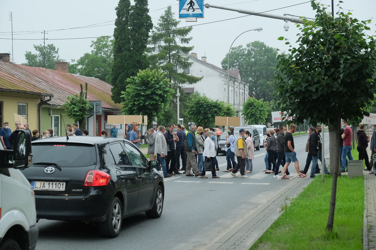  Protest mieszkańców w Janowie Lubelskim (zdjęcie 1) - Autor: Maciej Kaczanowski