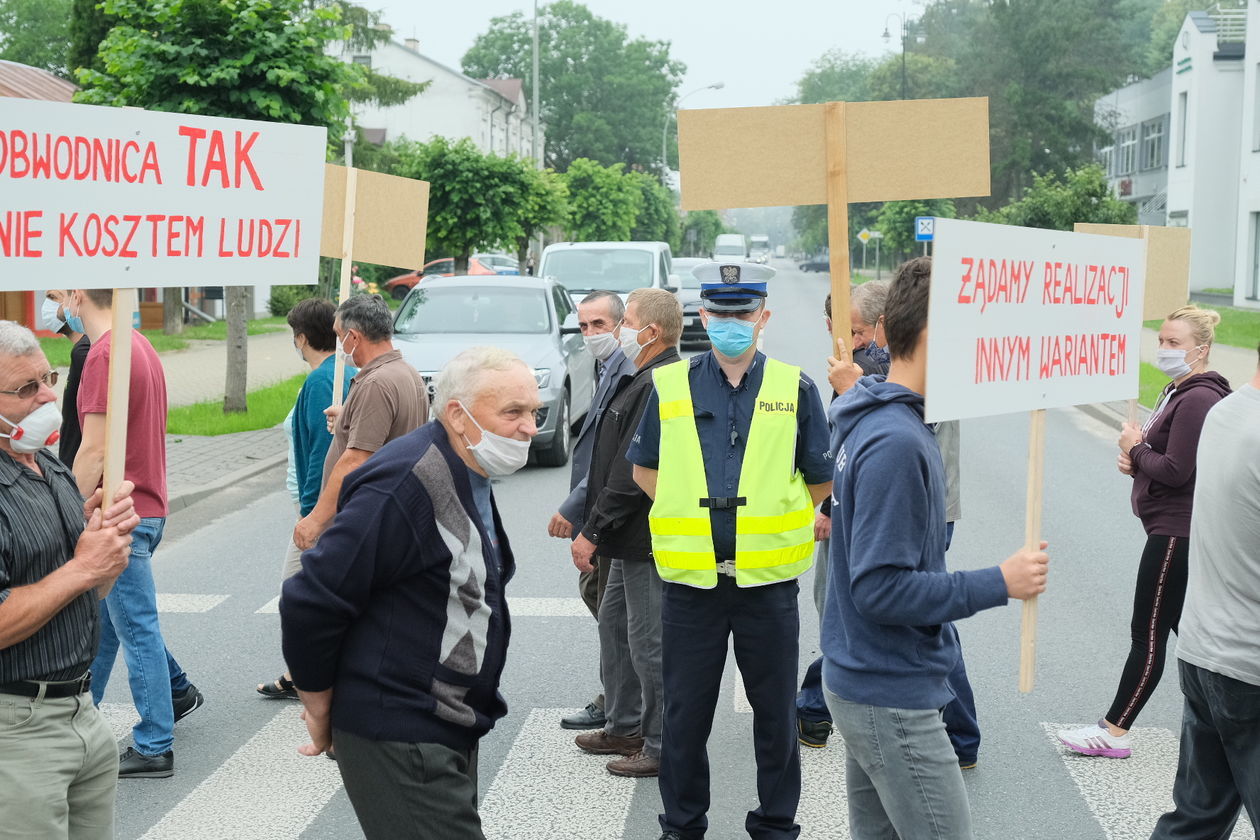  Protest mieszkańców w Janowie Lubelskim (zdjęcie 1) - Autor: Maciej Kaczanowski