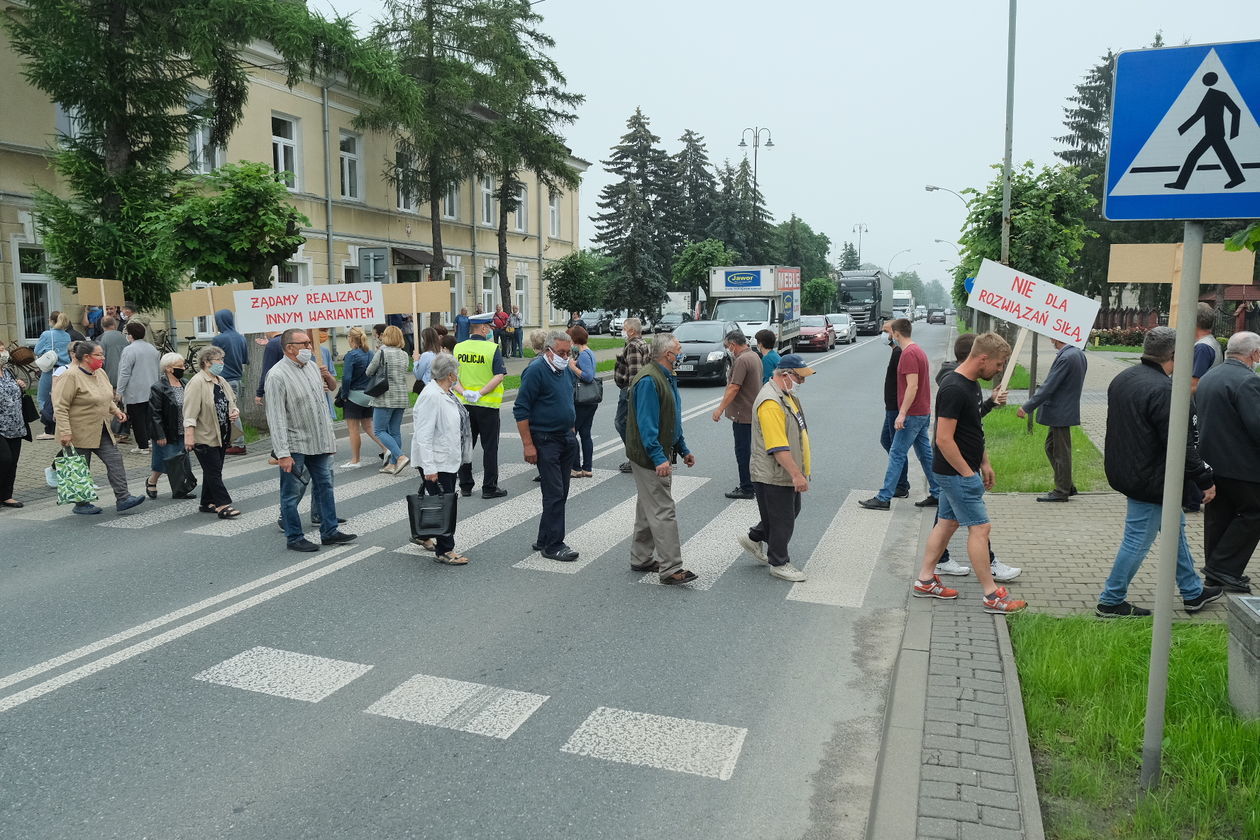  Protest mieszkańców w Janowie Lubelskim (zdjęcie 1) - Autor: Maciej Kaczanowski