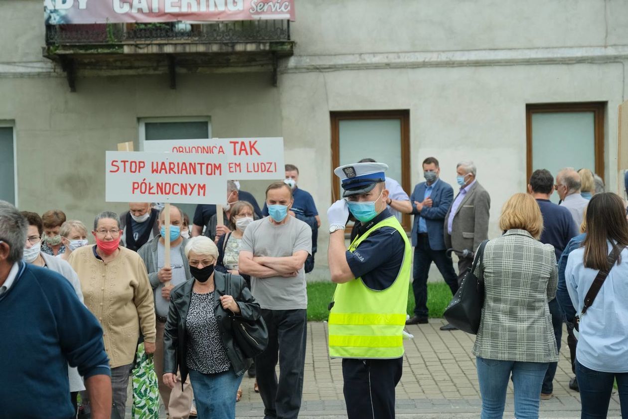  Protest mieszkańców w Janowie Lubelskim (zdjęcie 1) - Autor: Maciej Kaczanowski