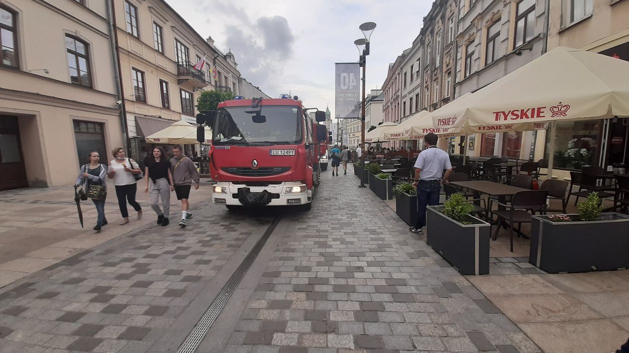  Interwencja straży pożarnej na deptaku w Lublinie (zdjęcie 1) - Autor: Czytelnik