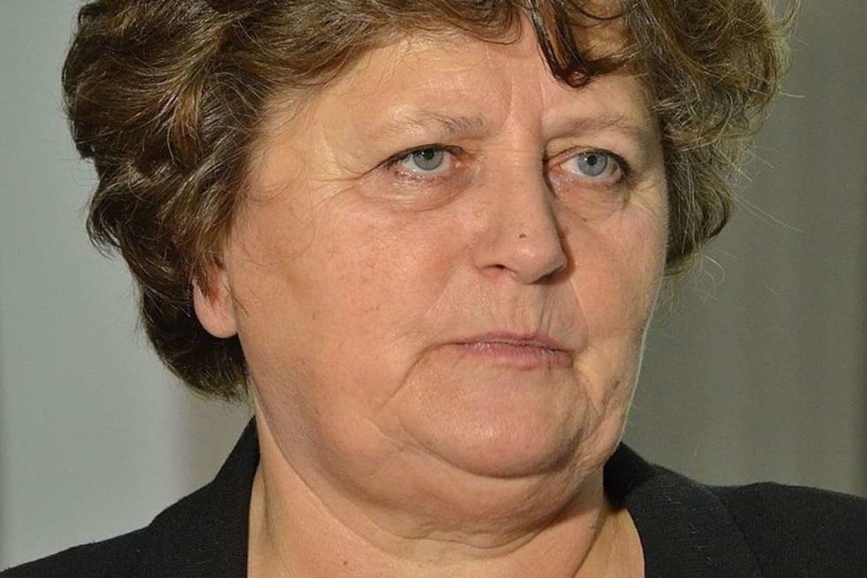  <p><strong>Gabriela Masłowska (PiS)</strong></p>
<p class="T-SansD09"><strong style="mso-bidi-font-weight: normal;">Oszczędności:</strong> 66&nbsp;523,7 zł, 1&nbsp;120 USD, 4 udziały w&nbsp;Funduszu św. Jerzego na kwotę ok. 200 zł<br /> <strong style="mso-bidi-font-weight: normal;">Nieruchomości:</strong> dom o&nbsp;pow. 200 mkw. (ok. 500 tys. zł), mieszkanie o&nbsp;pow. 24 mkw. (190 tys. zł), gospodarstwo rolne o&nbsp;pow. 12,73 ha + 0,33 ha darowizny brata (150 tys. zł), działka rekreacyjna o&nbsp;pow. 4 a&nbsp;(3 tys. zł), działka rolna o&nbsp;pow. 0,5 ha (150 tys. zł), działka rolna o&nbsp;pow. 0.3 ha (20 tys. zł)<br /> <strong style="mso-bidi-font-weight: normal;">Zarobki:</strong> 119&nbsp;327,72 zł uposażenia poselskiego, 29&nbsp;978,89 zł diety parlamentarnej, 49&nbsp;795,24 zł emerytury, 16&nbsp;302,32 zł dochodu z&nbsp;najmu, 1 tys. zł dochodu z&nbsp;gospodarstwa<br /> <strong style="mso-bidi-font-weight: normal;">Pojazdy:</strong> brak<br /> <strong style="mso-bidi-font-weight: normal;">Zobowiązania:</strong> brak</p>
<p>&nbsp;</p>
<p><!-- [if gte mso 9]><xml>
 <w:WordDocument>
  <w:View>Normal</w:View>
  <w:Zoom>0</w:Zoom>
  <w:HyphenationZone>21</w:HyphenationZone>
  <w:PunctuationKerning></w:PunctuationKerning>
  <w:ValidateAgainstSchemas></w:ValidateAgainstSchemas>
  <w:SaveIfXMLInvalid>false</w:SaveIfXMLInvalid>
  <w:IgnoreMixedContent>false</w:IgnoreMixedContent>
  <w:AlwaysShowPlaceholderText>false</w:AlwaysShowPlaceholderText>
  <w:Compatibility>
   <w:BreakWrappedTables></w:BreakWrappedTables>
   <w:SnapToGridInCell></w:SnapToGridInCell>
   <w:WrapTextWithPunct></w:WrapTextWithPunct>
   <w:UseAsianBreakRules></w:UseAsianBreakRules>
   <w:DontGrowAutofit></w:DontGrowAutofit>
  </w:Compatibility>
  <w:BrowserLevel>MicrosoftInternetExplorer4</w:BrowserLevel>
 </w:WordDocument>
</xml><![endif]--><!-- [if gte mso 9]><xml>
 <w:LatentStyles DefLockedState="false" LatentStyleCount="156">
 </w:LatentStyles>
</xml><![endif]--><!-- [if gte mso 10]>
<style>
 /* Style Definitions */
 table.MsoNormalTable
	{mso-style-name:Standardowy;
	mso-tstyle-rowband-size:0;
	mso-tstyle-colband-size:0;
	mso-style-noshow:yes;
	mso-style-parent:"";
	mso-padding-alt:0cm 5.4pt 0cm 5.4pt;
	mso-para-margin:0cm;
	mso-para-margin-bottom:.0001pt;
	mso-pagination:widow-orphan;
	font-size:10.0pt;
	font-family:"Times New Roman";
	mso-ansi-language:#0400;
	mso-fareast-language:#0400;
	mso-bidi-language:#0400;}
</style>
<![endif]--></p>
