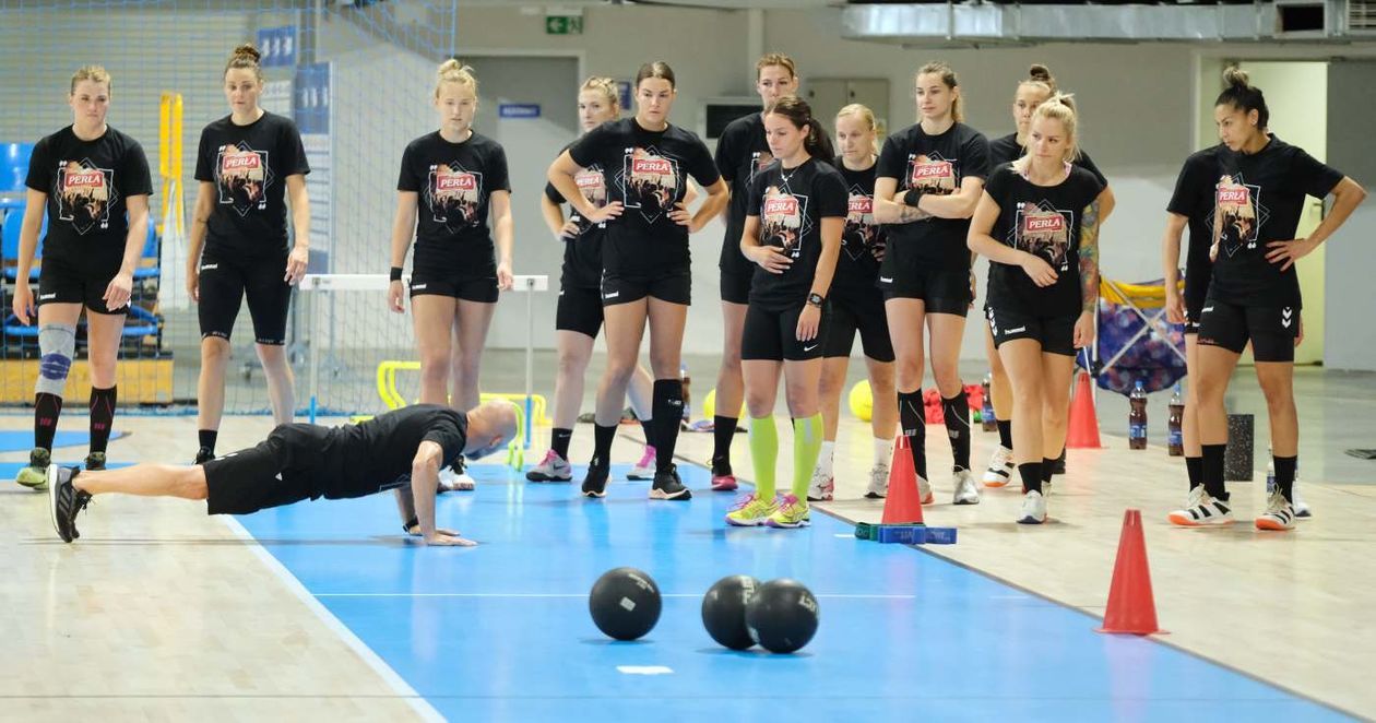  Trening piłkarek ręcznych MKS-u Perły Lublin w hali Globus (zdjęcie 1) - Autor: Maciej Kaczanowski