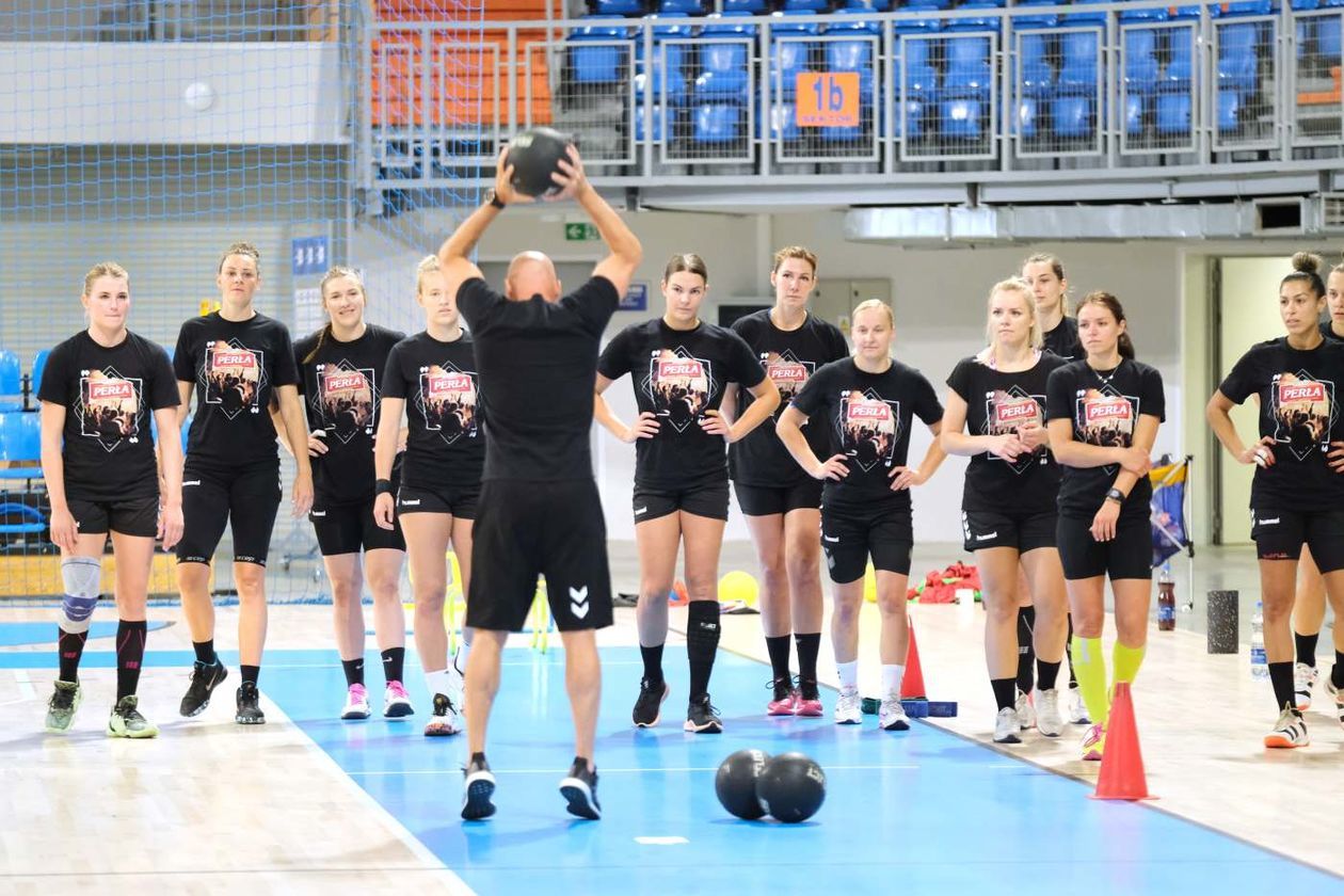  Trening piłkarek ręcznych MKS-u Perły Lublin w hali Globus (zdjęcie 1) - Autor: Maciej Kaczanowski