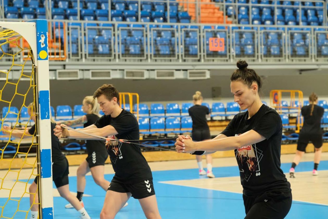  Trening piłkarek ręcznych MKS-u Perły Lublin w hali Globus (zdjęcie 1) - Autor: Maciej Kaczanowski