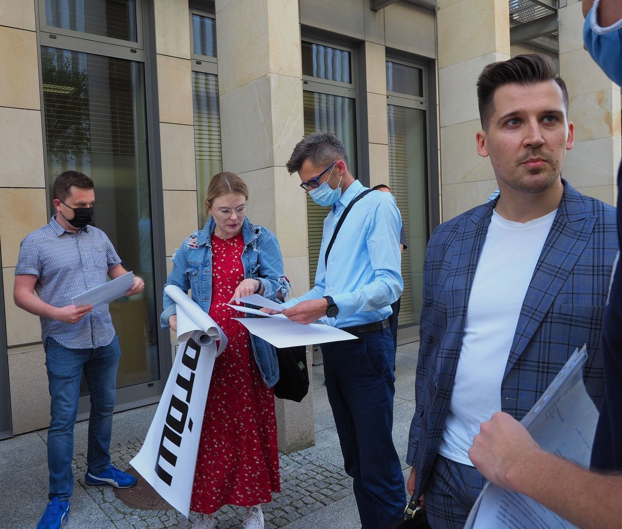  Protest przedsiębiorców w Urzędzie Marszałkowskim (zdjęcie 1) - Autor: Iwona Burdzanowska