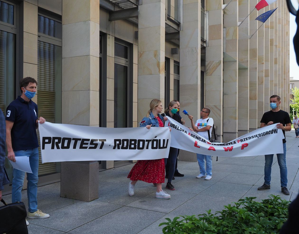  Protest przedsiębiorców w Urzędzie Marszałkowskim (zdjęcie 1) - Autor: Iwona Burdzanowska