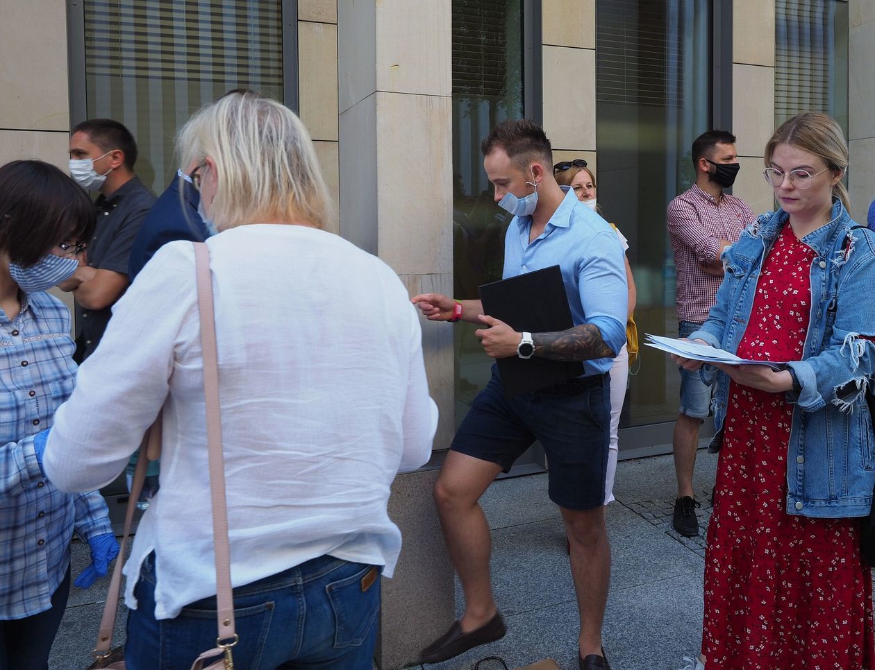  Protest przedsiębiorców w Urzędzie Marszałkowskim (zdjęcie 1) - Autor: Iwona Burdzanowska