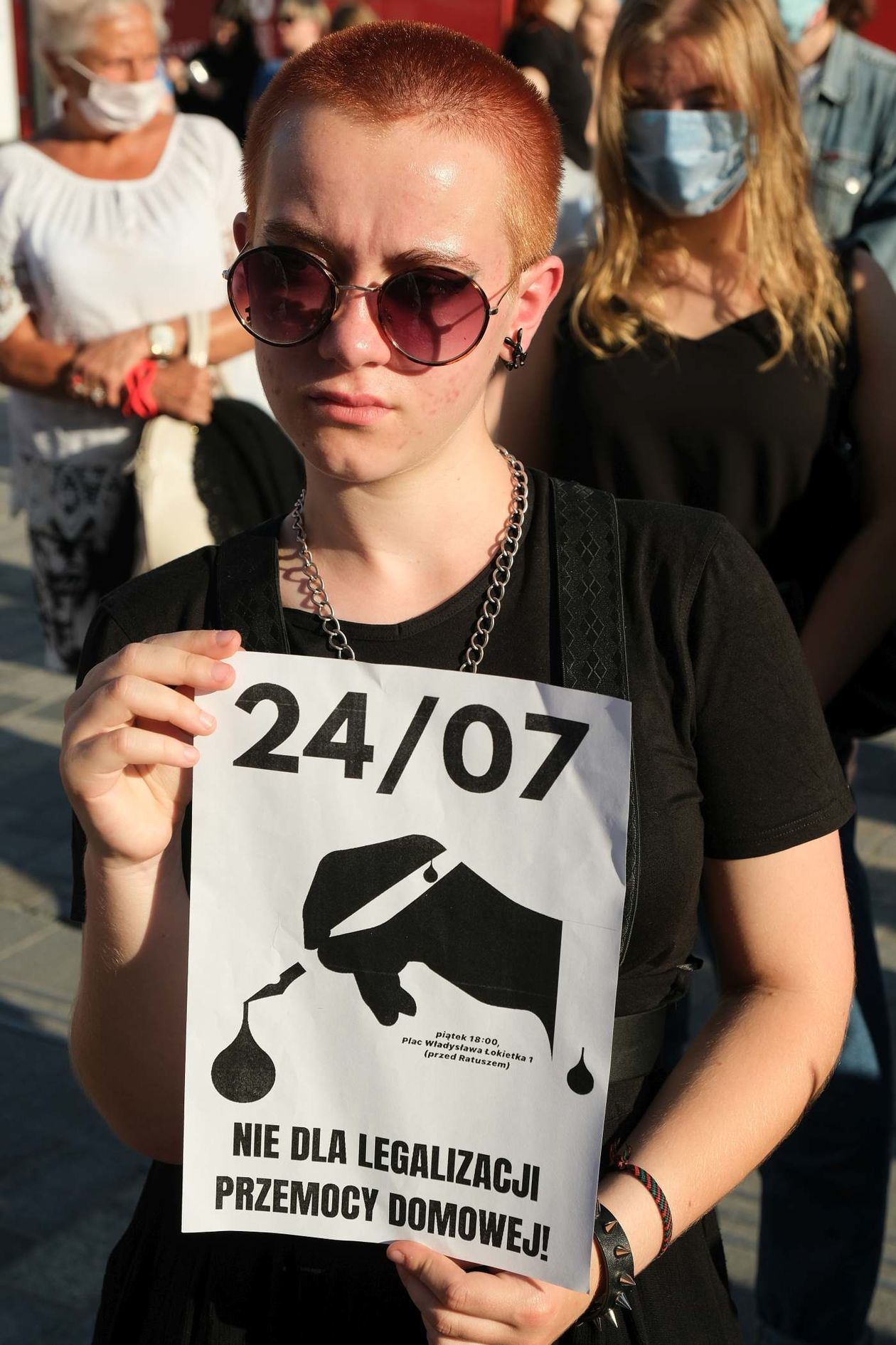  Protest kobiet przeciwko wypowiedzeniu przez Polskę Konwencji Antyprzemocowej (zdjęcie 1) - Autor: Maciej Kaczanowski