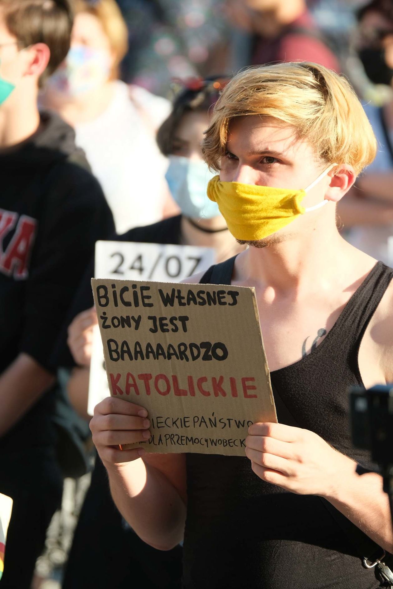  Protest kobiet przeciwko wypowiedzeniu przez Polskę Konwencji Antyprzemocowej (zdjęcie 1) - Autor: Maciej Kaczanowski