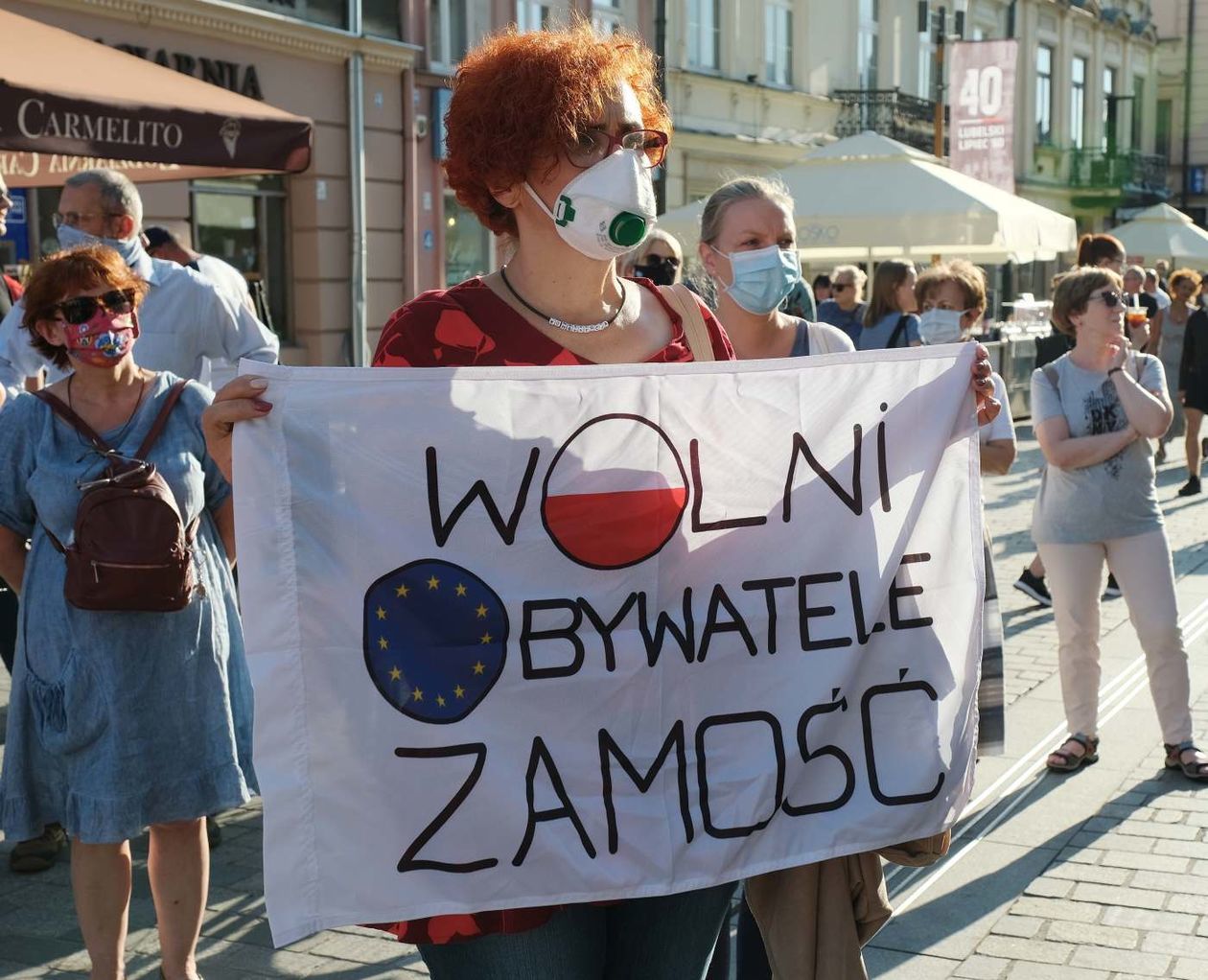  Protest kobiet przeciwko wypowiedzeniu przez Polskę Konwencji Antyprzemocowej (zdjęcie 1) - Autor: Maciej Kaczanowski