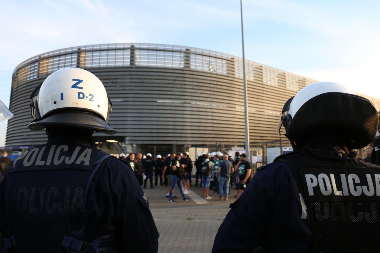  Policyjne zabezpieczenie meczu piłkarskiego na Arenie Lublin (zdjęcie 1) - Autor: Policja