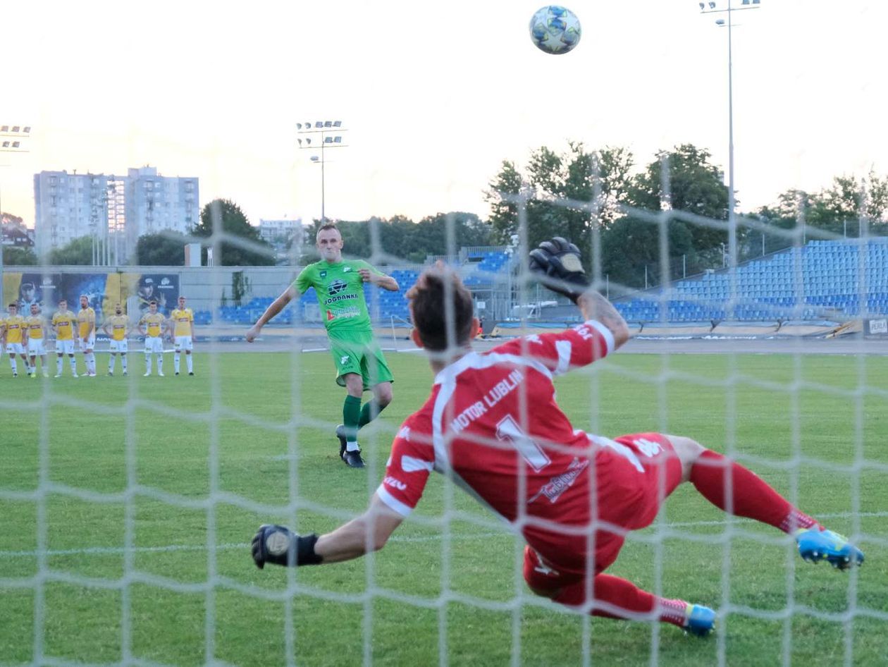  Chełmianka pokonała Motor w rzutach karnych w półfinale wojewódzkiego Pucharu Polski 4:3 (zdjęcie 1) - Autor: Maciej Kaczanowski