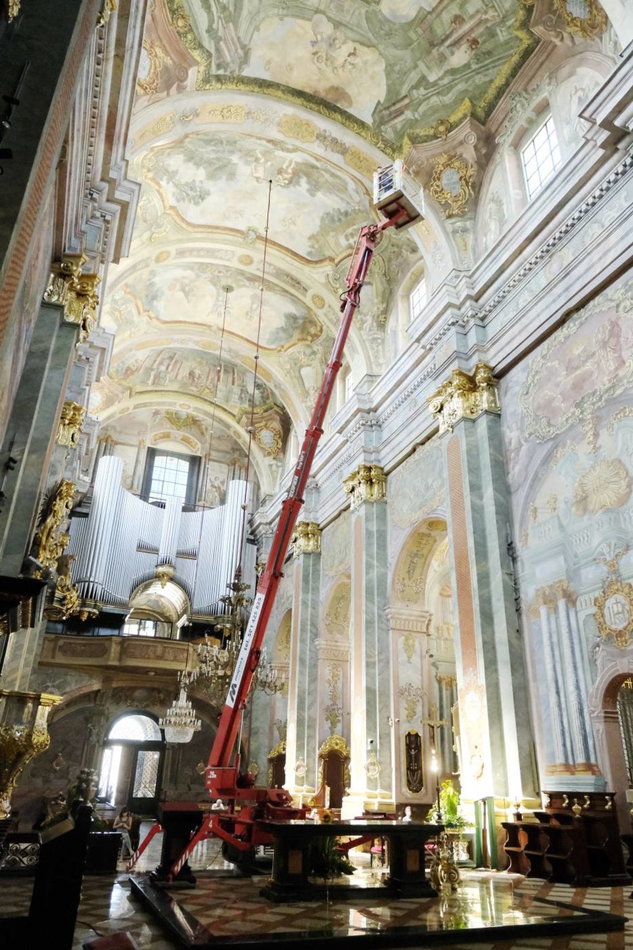  Konserwatorzy czyszczą freski w lubelskiej archikatedrze (zdjęcie 1) - Autor: Maciej Kaczanowski