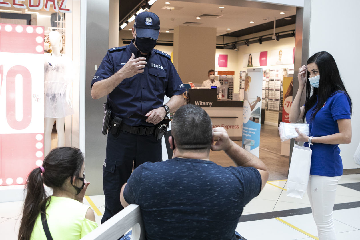  Akcja sanepidu i policji w galerii handlowej Lublin Plaza (zdjęcie 1) - Autor: Jacek Szydłowski