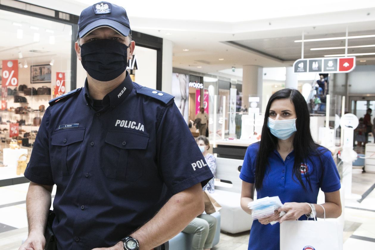  Akcja sanepidu i policji w galerii handlowej Lublin Plaza (zdjęcie 1) - Autor: Jacek Szydłowski