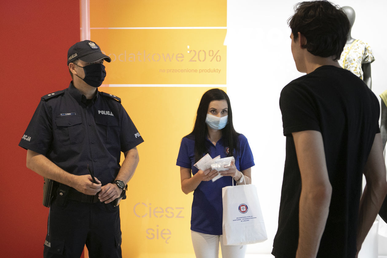  Akcja sanepidu i policji w galerii handlowej Lublin Plaza (zdjęcie 1) - Autor: Jacek Szydłowski