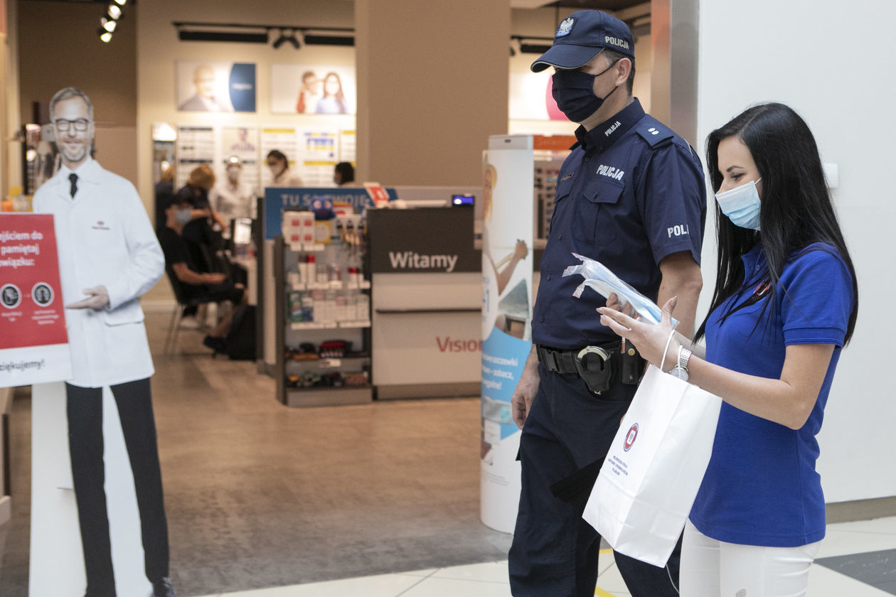  Akcja sanepidu i policji w galerii handlowej Lublin Plaza (zdjęcie 1) - Autor: Jacek Szydłowski