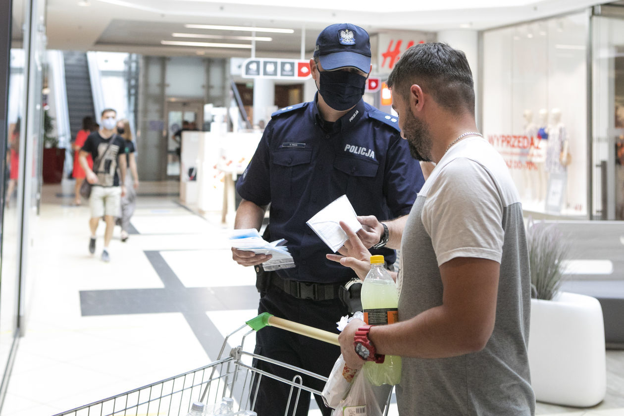  Akcja sanepidu i policji w galerii handlowej Lublin Plaza (zdjęcie 1) - Autor: Jacek Szydłowski