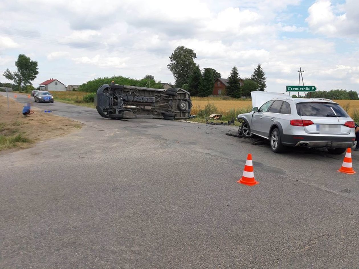  Zderzenie dwóch samochodów w powiecie radzyńskim (zdjęcie 1) - Autor: KSRG OSP Borki