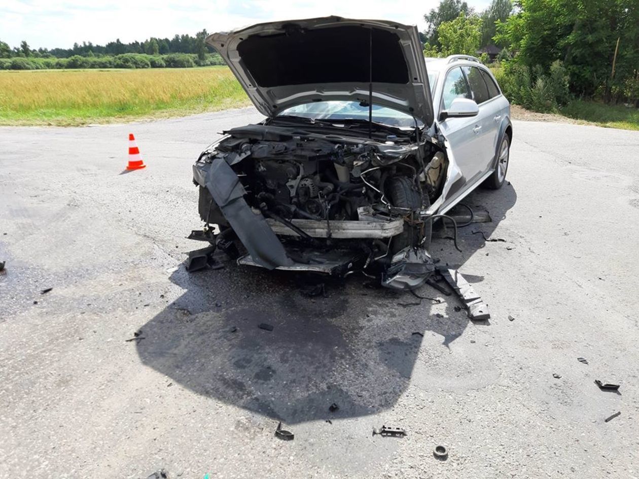  Zderzenie dwóch samochodów w powiecie radzyńskim (zdjęcie 1) - Autor: KSRG OSP Borki